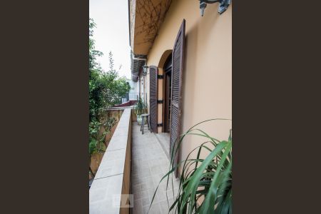 Casa à venda com 180m², 5 quartos e 5 vagas Casa à venda com 180m², 5 quartos e 5 vagasQuarto 1 varanda