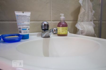 Casa à venda com 180m², 5 quartos e 5 vagas Casa à venda com 180m², 5 quartos e 5 vagasBanheiro social