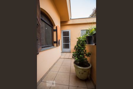 Casa à venda com 180m², 5 quartos e 5 vagas Casa à venda com 180m², 5 quartos e 5 vagasÁrea externa