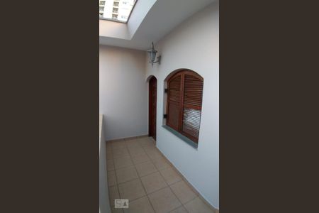 Casa à venda com 180m², 5 quartos e 5 vagas Casa à venda com 180m², 5 quartos e 5 vagasÁrea Externa