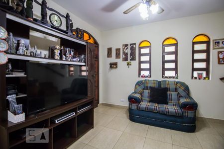 Casa à venda com 180m², 5 quartos e 5 vagas Casa à venda com 180m², 5 quartos e 5 vagasSala de estar