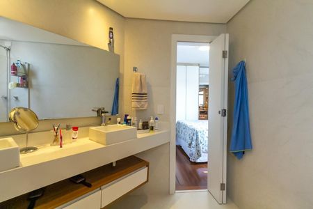 Apartamento à venda com 138m², 6 quartos e 2 vagasBanheiro da Suíte 2