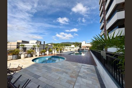 Apartamento à venda com 95m², 2 quartos e 2 vagasÁrea comum - Piscina