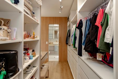 Apartamento à venda com 136m², 3 quartos e 2 vagas Apartamento à venda com 136m², 3 quartos e 2 vagasCloset da Suíte 1
