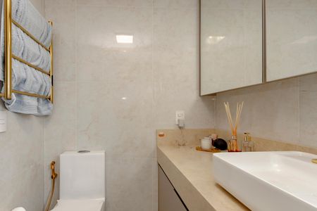 Apartamento à venda com 136m², 3 quartos e 2 vagas Apartamento à venda com 136m², 3 quartos e 2 vagasBanheiro da Suíte 1