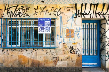 Casa à venda com 110m², 3 quartos e sem vaga Casa à venda com 110m², 3 quartos e sem vagaFachada