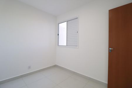 Quarto 1 de apartamento para alugar com 2 quartos, 52m² em Jardim Botânico, Uberlândia