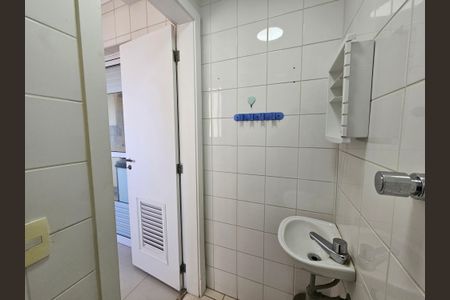 Apartamento para alugar com 120m², 3 quartos e 3 vagasBanheiro de serviço
