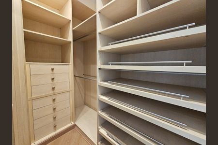 Apartamento para alugar com 120m², 3 quartos e 3 vagasCloset da suíte 2