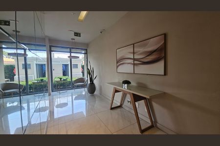 Apartamento à venda com 67m², 2 quartos e 1 vaga Apartamento à venda com 67m², 2 quartos e 1 vagaHall social