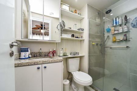 Apartamento à venda com 67m², 2 quartos e 1 vaga Apartamento à venda com 67m², 2 quartos e 1 vagaBanheiro da Suíte