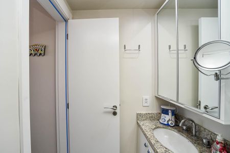 Apartamento à venda com 67m², 2 quartos e 1 vaga Apartamento à venda com 67m², 2 quartos e 1 vagaBanheiro da Suíte