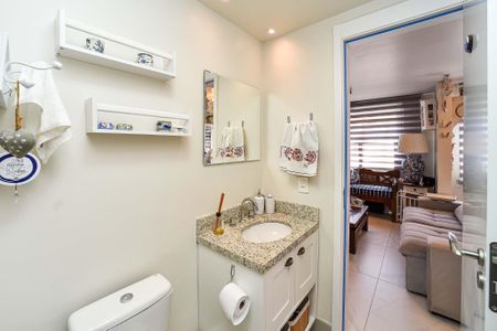 Apartamento à venda com 67m², 2 quartos e 1 vaga Apartamento à venda com 67m², 2 quartos e 1 vagaBanheiro Social