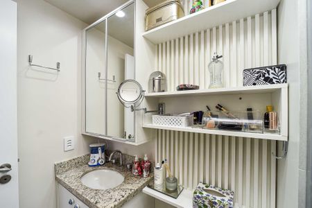 Apartamento à venda com 67m², 2 quartos e 1 vaga Apartamento à venda com 67m², 2 quartos e 1 vagaBanheiro da Suíte