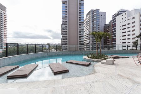 Studio à venda com 42m², 1 quarto e 1 vaga Studio à venda com 42m², 1 quarto e 1 vagaÁrea comum - Piscina