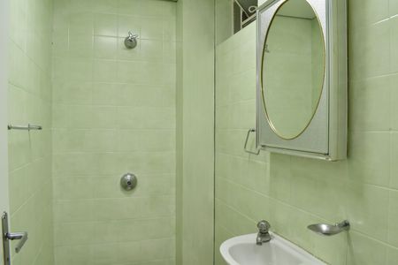 Banheiro Social de kitnet/studio para alugar com 1 quarto, 65m² em Mercês, Curitiba