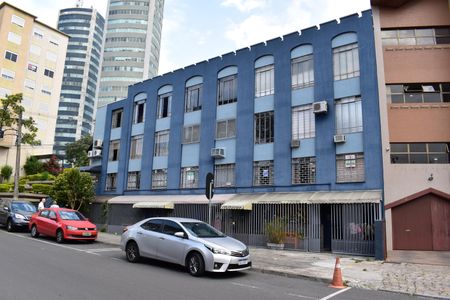 Fachada do Prédio de kitnet/studio para alugar com 1 quarto, 65m² em Mercês, Curitiba