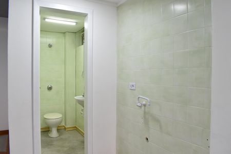 Banheiro Social de kitnet/studio para alugar com 1 quarto, 65m² em Mercês, Curitiba