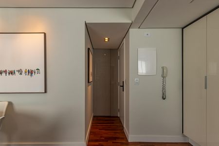 Hall de entrada de apartamento à venda com 1 quarto, 90m² em Itaim Bibi, São Paulo