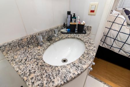 Apartamento à venda com 57m², 2 quartos e 2 vagas Apartamento à venda com 57m², 2 quartos e 2 vagasBanheiro da Suíte
