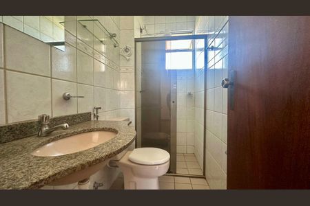 Banheiro de apartamento à venda com 2 quartos, 51m² em Padre Eustáquio, Belo Horizonte