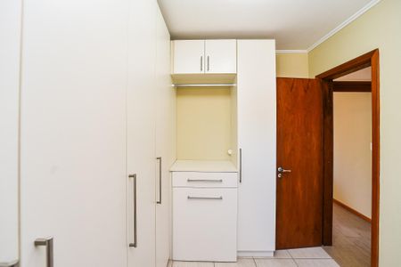 Apartamento à venda com 191m², 3 quartos e 2 vagas Apartamento à venda com 191m², 3 quartos e 2 vagasQuarto de Serviço