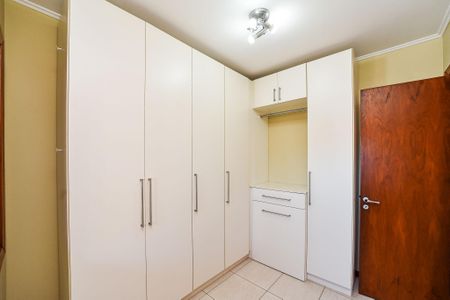 Apartamento à venda com 191m², 3 quartos e 2 vagas Apartamento à venda com 191m², 3 quartos e 2 vagasQuarto de Serviço