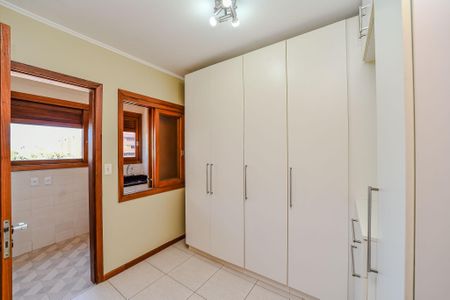 Apartamento à venda com 191m², 3 quartos e 2 vagas Apartamento à venda com 191m², 3 quartos e 2 vagasQuarto de Serviço