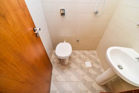 Apartamento à venda com 191m², 3 quartos e 2 vagas Apartamento à venda com 191m², 3 quartos e 2 vagasBanheiro de serviço