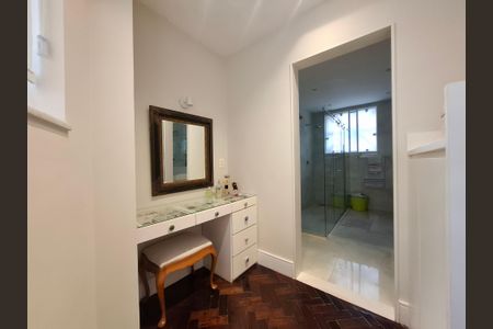 Apartamento à venda com 234m², 3 quartos e 1 vagaCloset da Suíte 1