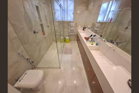 Apartamento à venda com 234m², 3 quartos e 1 vagaBanheiro da Suíte 1