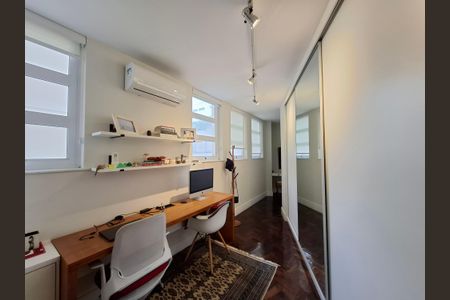 Apartamento à venda com 234m², 3 quartos e 1 vagaCloset da Suíte 1