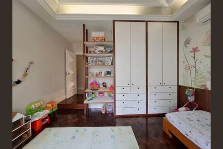 Apartamento à venda com 234m², 3 quartos e 1 vagaSuíte 3