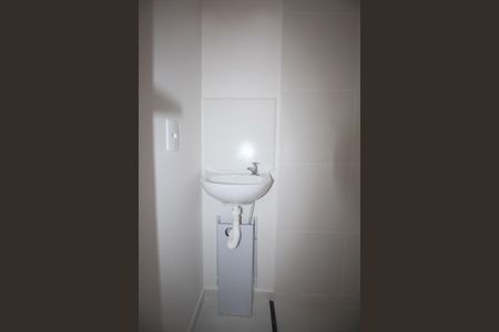 Banheiro Social de kitnet/studio para alugar com 1 quarto, 16m² em Vila Plana, São Paulo