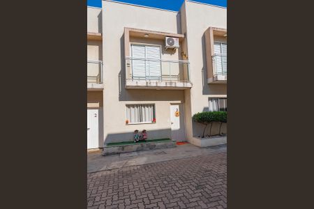 Casa de condomínio à venda com 80m², 2 quartos e 2 vagas Casa de condomínio à venda com 80m², 2 quartos e 2 vagasFachada