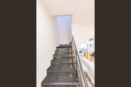 Casa de condomínio à venda com 80m², 2 quartos e 2 vagas Casa de condomínio à venda com 80m², 2 quartos e 2 vagasEscada