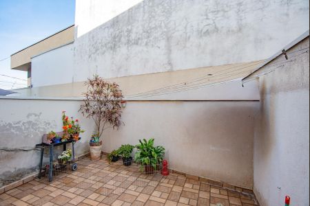 Casa de condomínio à venda com 80m², 2 quartos e 2 vagas Casa de condomínio à venda com 80m², 2 quartos e 2 vagasQuintal