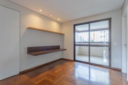Apartamento à venda com 4 quartos, 226m² em Vila Suzana, São Paulo
