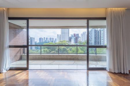 Apartamento à venda com 4 quartos, 226m² em Vila Suzana, São Paulo