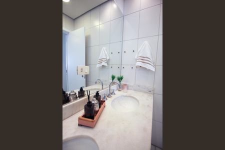 Apartamento à venda com 250m², 4 quartos e 4 vagasBanheiro da Suíte 3