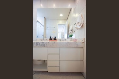 Apartamento à venda com 250m², 4 quartos e 4 vagasBanheiro da Suíte 3