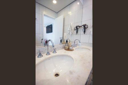 Apartamento à venda com 250m², 4 quartos e 4 vagasBanheiro da Suíte 1