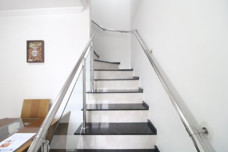 Escada de casa à venda com 3 quartos, 170m² em Jardim Lallo, São Paulo