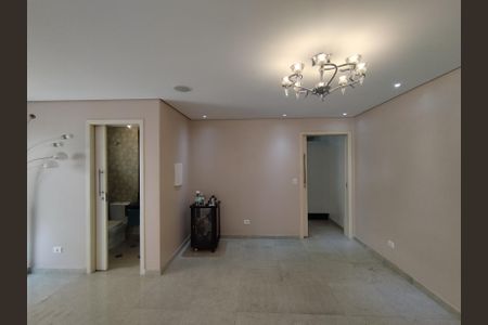 Casa à venda com 311m², 4 quartos e 4 vagas Casa à venda com 311m², 4 quartos e 4 vagasSala
