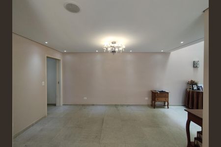 Casa à venda com 311m², 4 quartos e 4 vagas Casa à venda com 311m², 4 quartos e 4 vagasSala