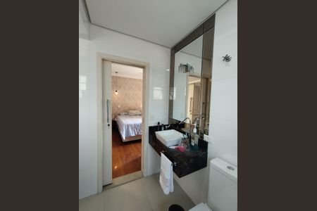 Casa à venda com 311m², 4 quartos e 4 vagas Casa à venda com 311m², 4 quartos e 4 vagasBanheiro - torneira