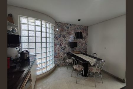 Casa à venda com 311m², 4 quartos e 4 vagas Casa à venda com 311m², 4 quartos e 4 vagasCozinha - Torneira