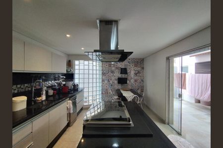 Casa à venda com 311m², 4 quartos e 4 vagas Casa à venda com 311m², 4 quartos e 4 vagasCozinha - Armários