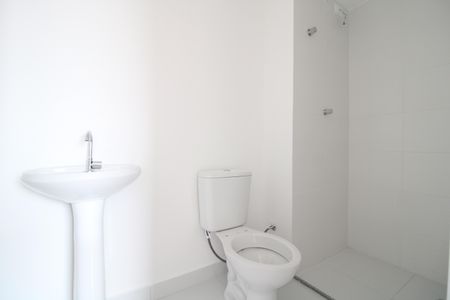 Banheiro da Suíte de apartamento para alugar com 1 quarto, 27m² em Jardim Itacolomi, São Paulo