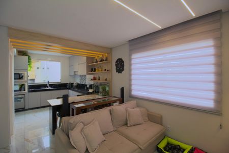 Sala de casa de condomínio para alugar com 2 quartos, 100m² em Santa Monica, Belo Horizonte